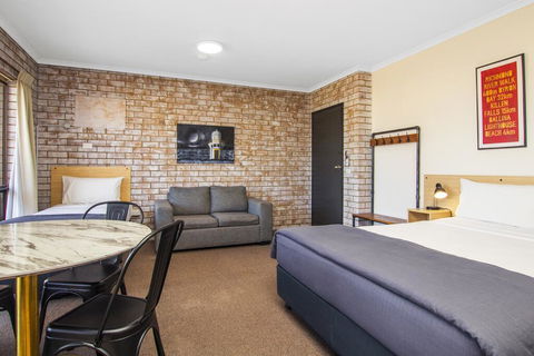River Street Motel - Australian Directory 2