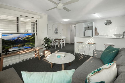 Riverside Location, Noosa Sound - Australian Directory 1