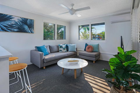 Riverside Location, Noosa Sound - Australian Directory 2