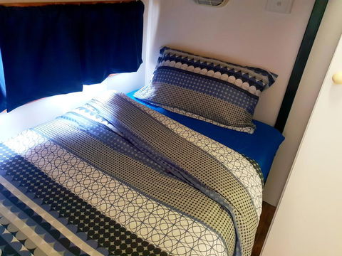 Rocks Retreat Cabin - Seal - Australian Directory 2