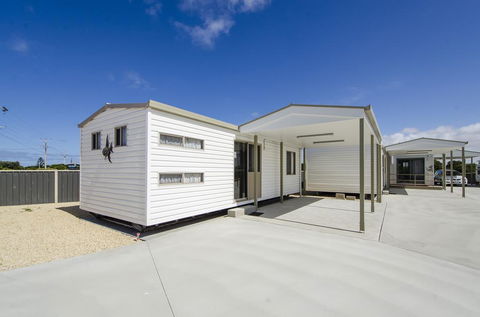 Rocks Retreat Cabin - Seal - Australian Directory 0