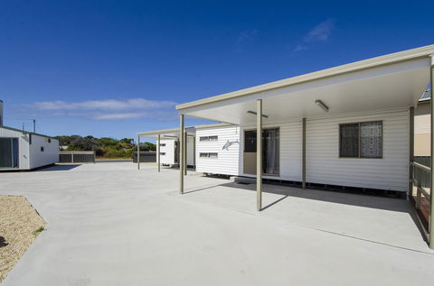 Rocks Retreat Cabin - Seal - Australian Directory 1