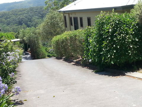 Rockwall Avoca Beach - Australian Directory 1