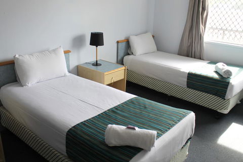 Rocky Glen Hotel Motel Gladstone - Australian Directory 1