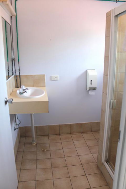 Rocky Glen Hotel Motel Gladstone - Australian Directory 3