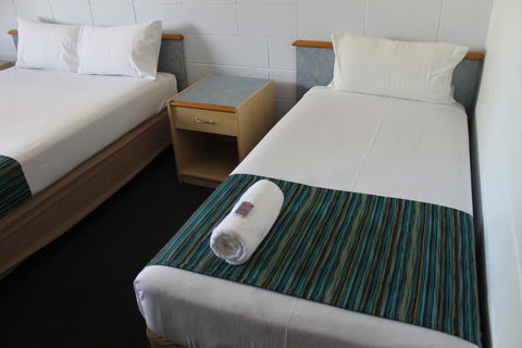 Rocky Glen Hotel Motel Gladstone - Australian Directory 2