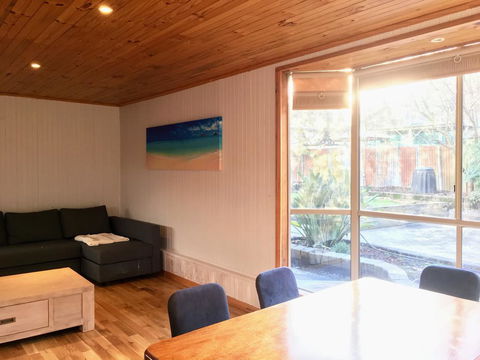 Romantic Getaway With Spa And Wifi - Pet Friendly - Australian Directory 2