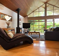 Romantic Treehouse Getaway - Australian Directory