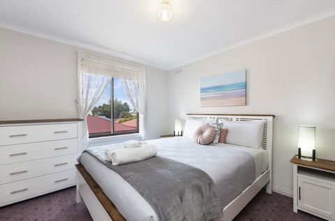 Rose Retreat - Australian Directory 2