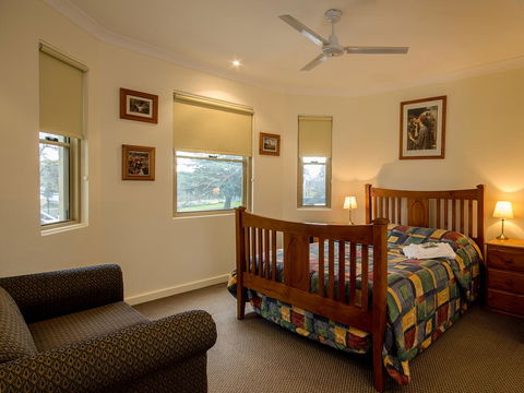 Royal Hotel - Australian Directory 1