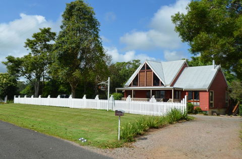 Ruddles Retreat - Australian Directory 2