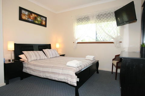 Safety Bay Guest House - Australian Directory 1
