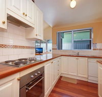 Salt Water  Fingal Bay - Australian Directory