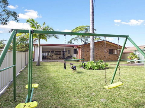 Saltwater - Entertainers Paradise - Australian Directory 3
