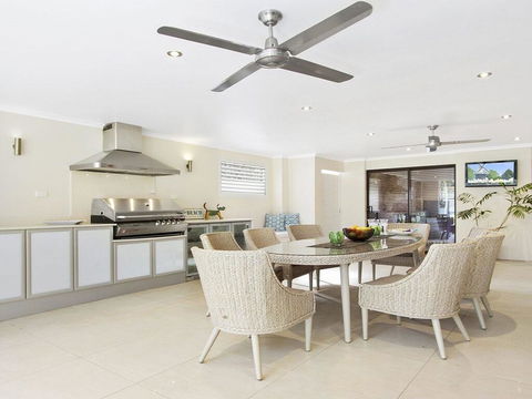Saltwater - Entertainers Paradise - Australian Directory 1