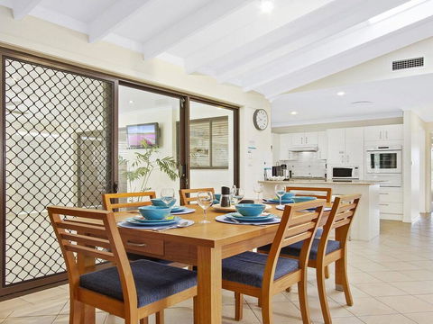 Saltwater - Entertainers Paradise - Australian Directory 2