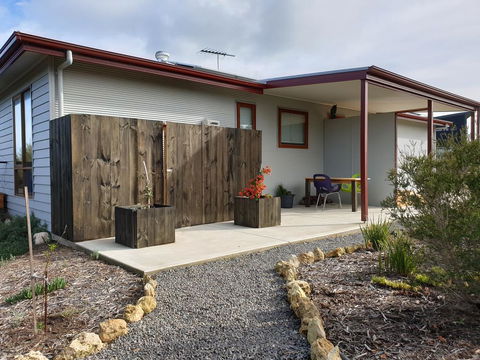 Samphire: Coorong Accommodation - Australian Directory 2