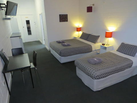 San Remo Hotel Motel - Australian Directory 1