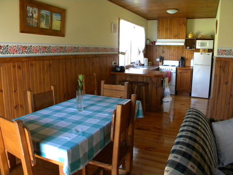 Sanctuary Park Cottages - Australian Directory 1