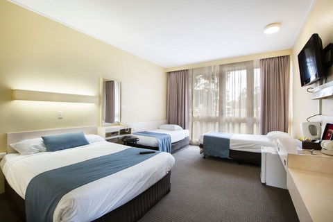 Sandown Park Hotel Noble Park - Australian Directory 1