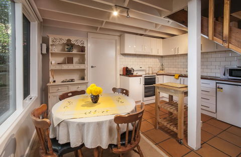 Santosa Cottage Sassafras - Australian Directory 1