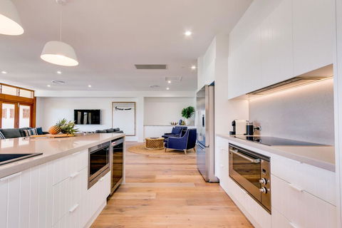 Sapphire Seas Beach House - Australian Directory 3