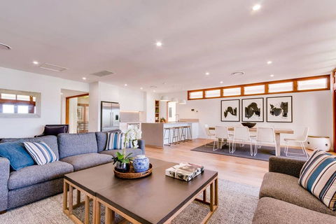 Sapphire Seas Beach House - Australian Directory 1