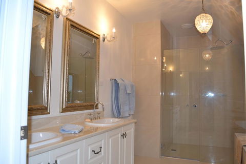 Sapphire Shores Luxury Retreat - Australian Directory 3