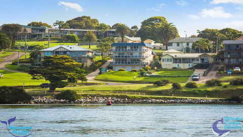 Sapphire Waters Unit 3 - Australian Directory 3