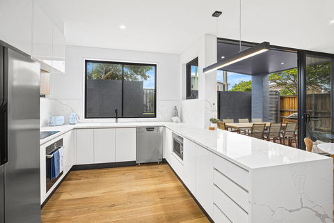 Sawtell Suites - Suite 1 - Australian Directory 2