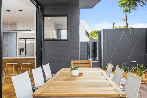 Sawtell Suites - Suite 1 - Australian Directory 1