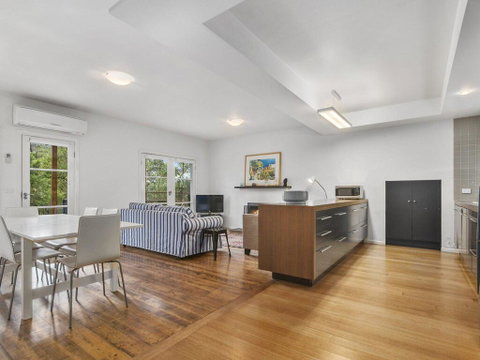 SEA CORNER - Anglesea - Australian Directory 1