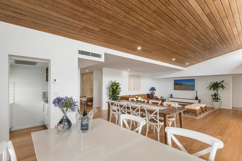 Sea La Vie #2 Luxury Apartment In Coffs Harbour Jetty With Pool, Views And Walking Distance To The Beach! - Australian Directory 0