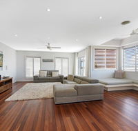 Sea Splash 75 Lorikeet Drive - Australian Directory