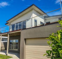 SEAL HAVEN - centrally located modern home - Australian Directory