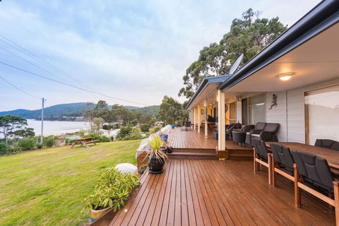 Seaview Family Retreat - Australian Directory 0