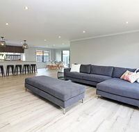 Serenity on Currawong - Billiards Home Theatre WiFi Linen 4 bdrms - Australian Directory