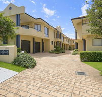 Seychells - Toowoon Bay - Australian Directory