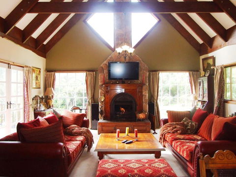 Shakespeare's Wilderness Chalet - Australian Directory 1