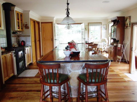 Shakespeare's Wilderness Chalet - Australian Directory 2