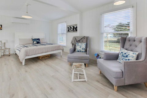 Shearers Cottage - Pet Friendly Holiday Accommodation - Australian Directory 0