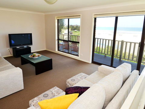 Shirl's By The Sea - Australian Directory 1