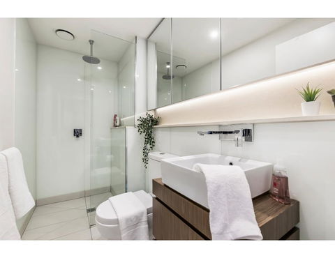 Shop Til You Drop At Sleek Unit In Hip Area - Australian Directory 3