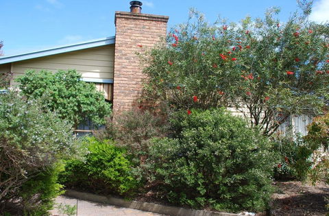 SHORE BEATS WORK - INVERLOCH - Australian Directory 2