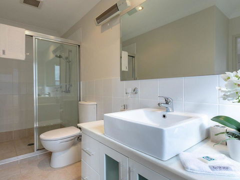 Shore To Please - Comfort, Cafes And Beaches - Australian Directory 2