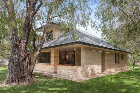 Siesta Park Holiday Resort - Australian Directory 0