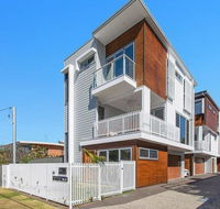 Silica Sands Beach House - Australian Directory