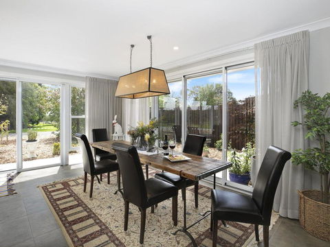 Silky Oak Villa - Spacious & Beautifully Decorated - Australian Directory 2