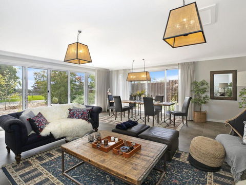 Silky Oak Villa - Spacious & Beautifully Decorated - Australian Directory 1