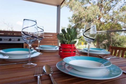Silversands Beach Cottage - Australian Directory 1